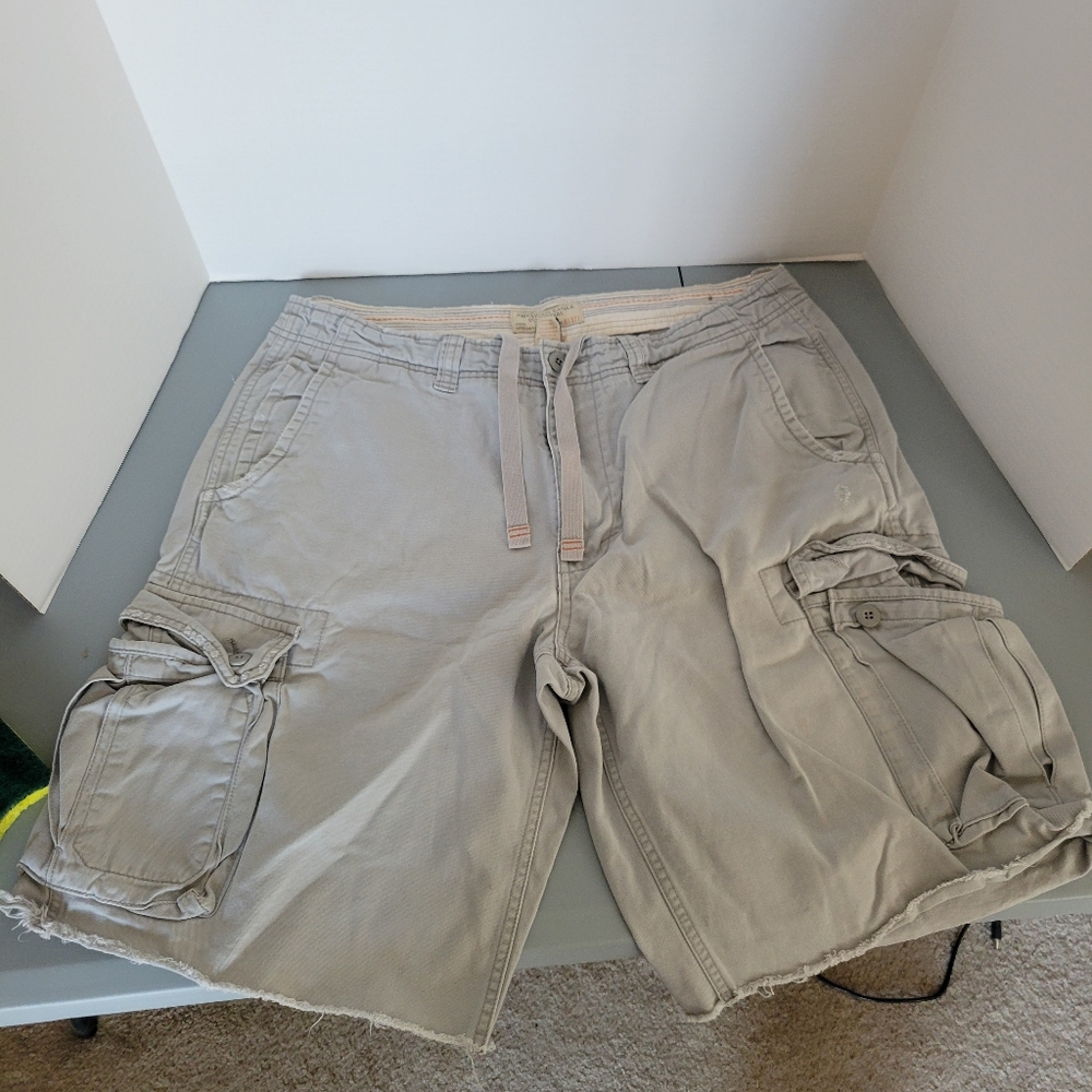 American Eagle vintage cargo shorts size 34